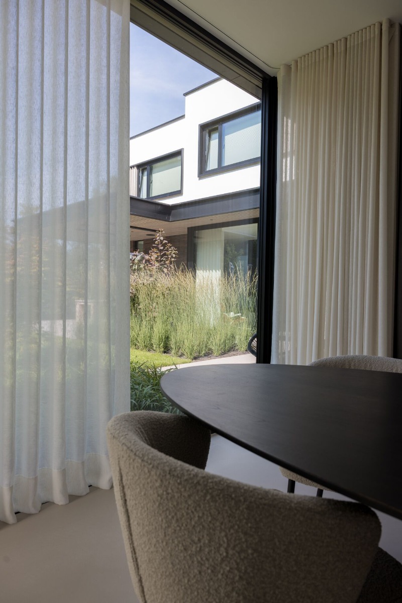 Inbetween gordijnen op maat voor hoge en brede ramen